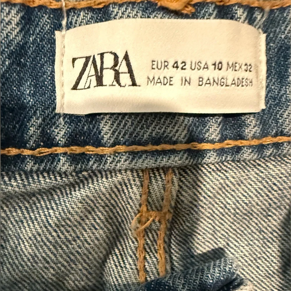 ZARA High waist Distressed Women Shorts Size‎ 10